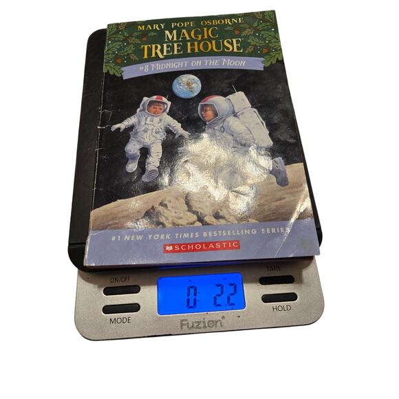 MAGIC TREE HOUSE #8 MIDNIGHT ON THE MOON Mary Pope Osborne Chapter Book - Picture 6 of 9